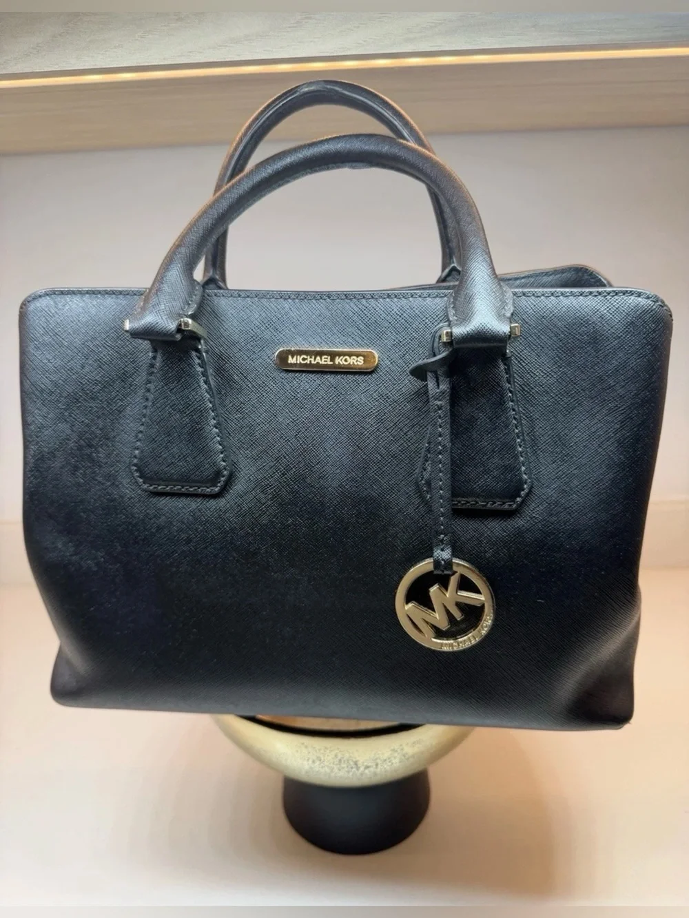Michael Kors Medium Hand bag Leather Black Pre-Owned Excellent Conditions